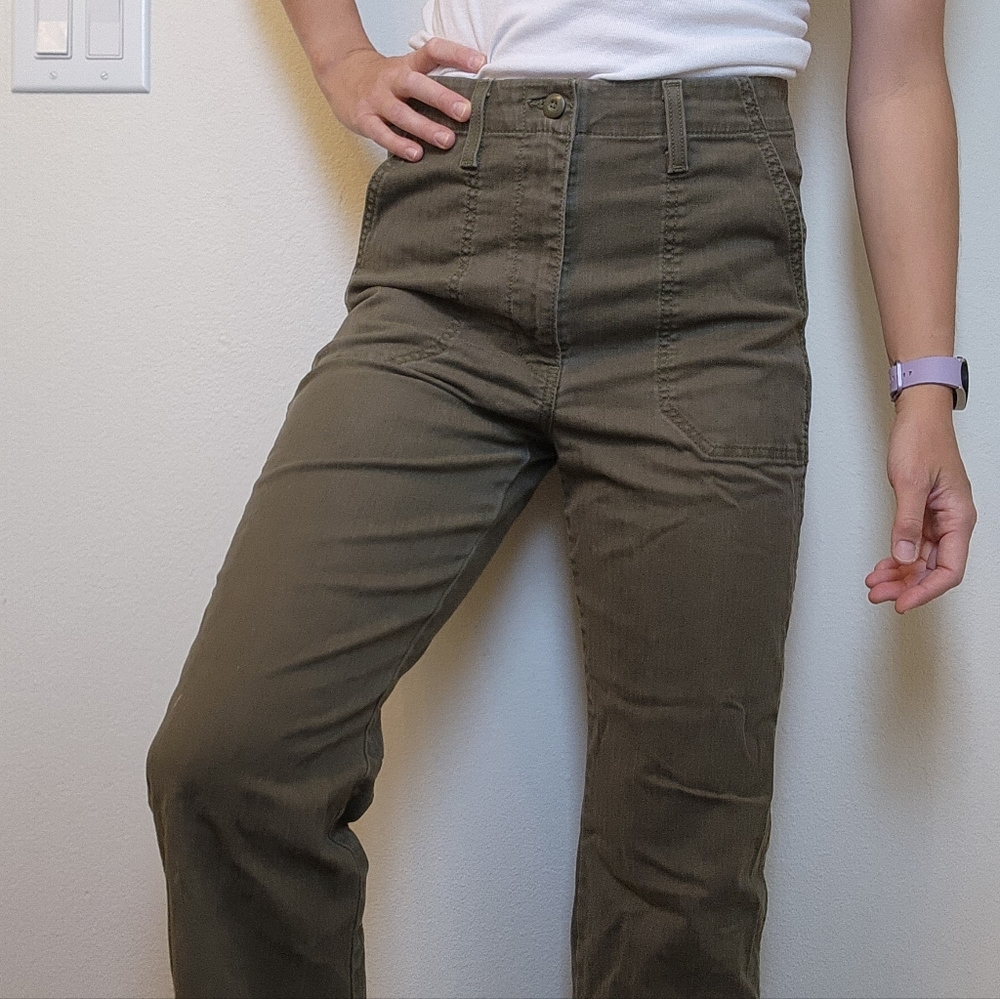 Levi Relaxed Fit Khaki Green Pants